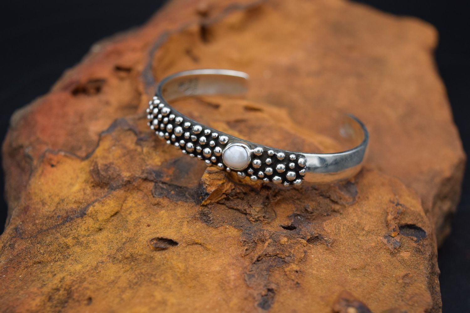 PEARL DOT CUFF (6.5&quot;)