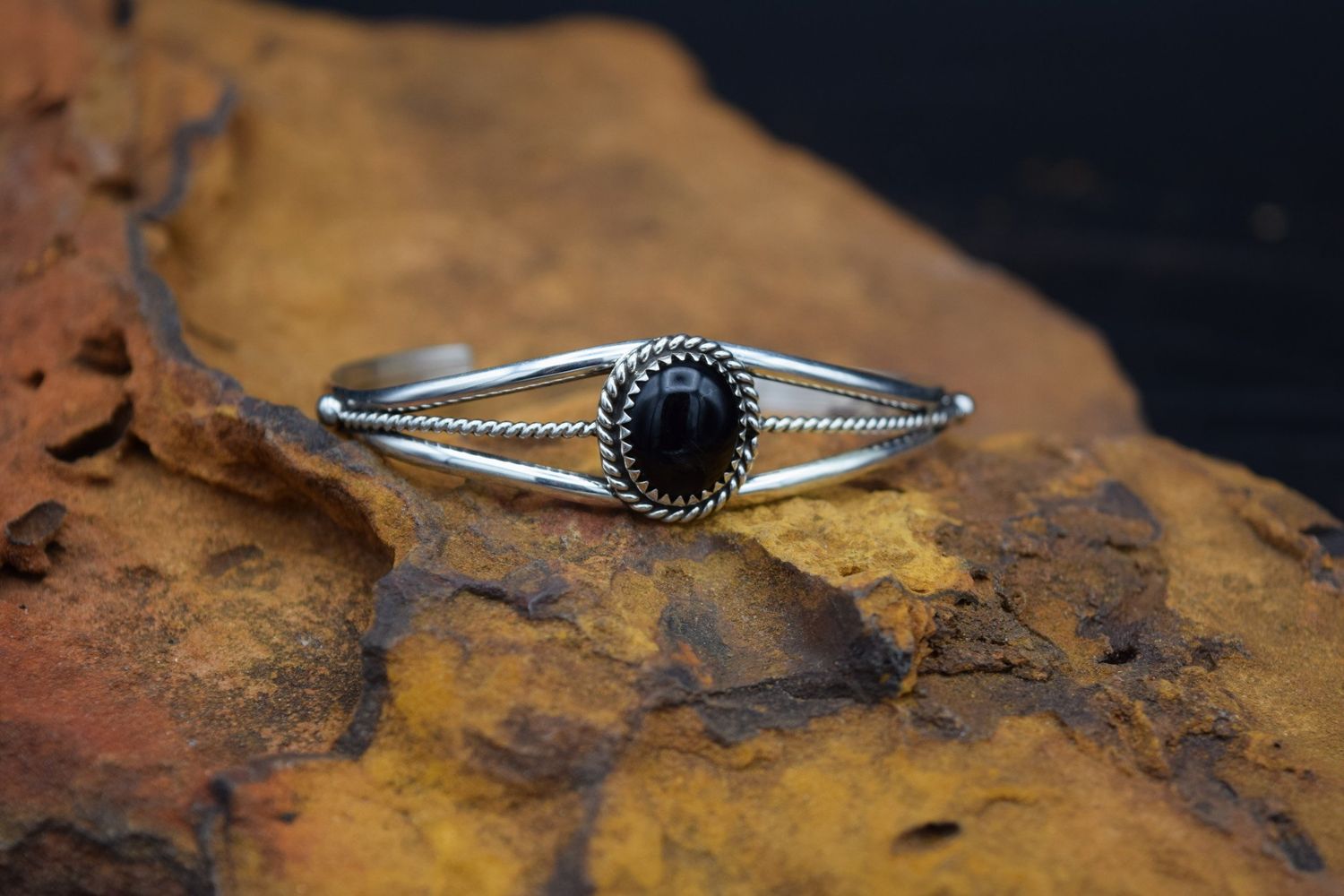 ONYX CUFF [6&quot;]