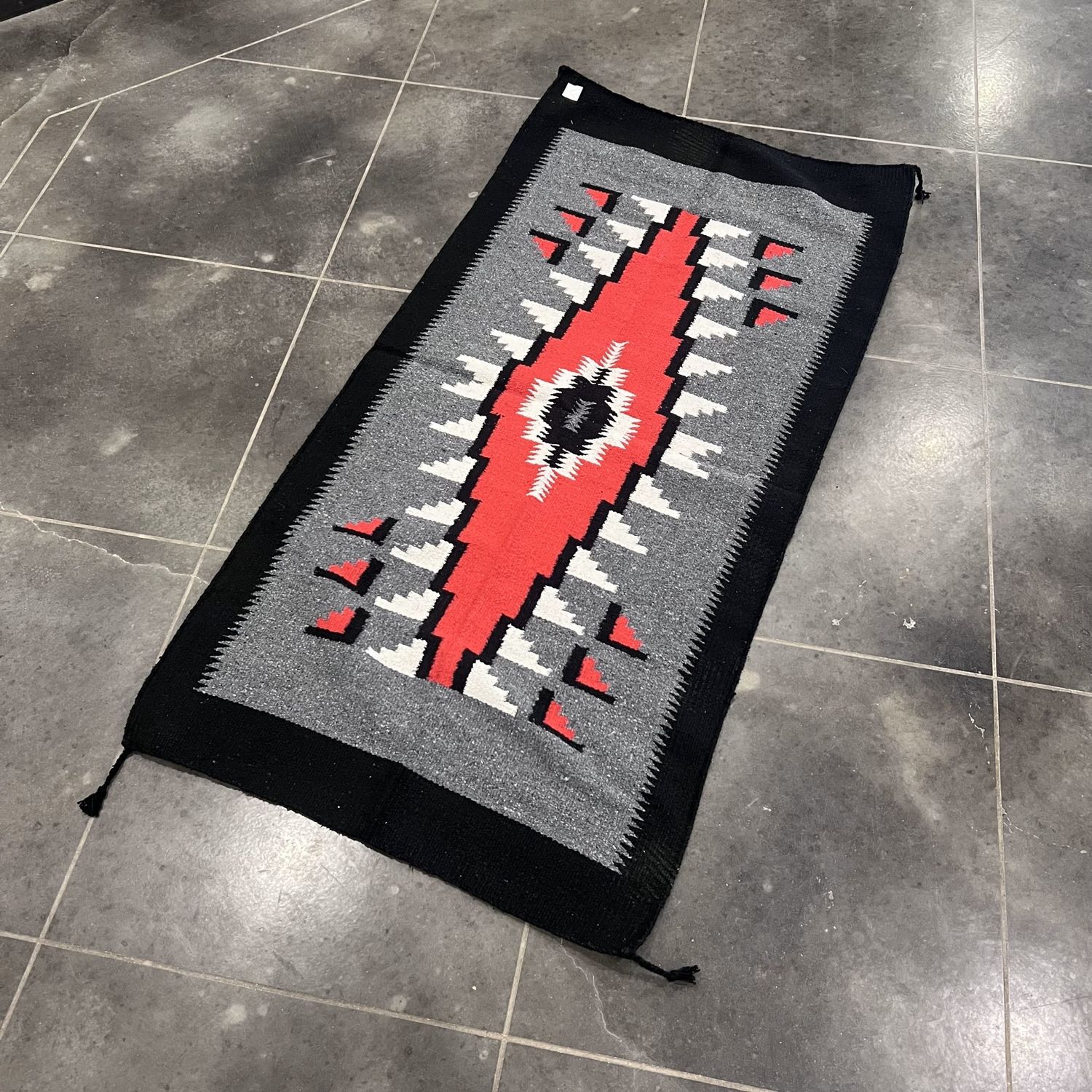 32&quot; X 64&quot; Hacienda Rug [Black/Gray]