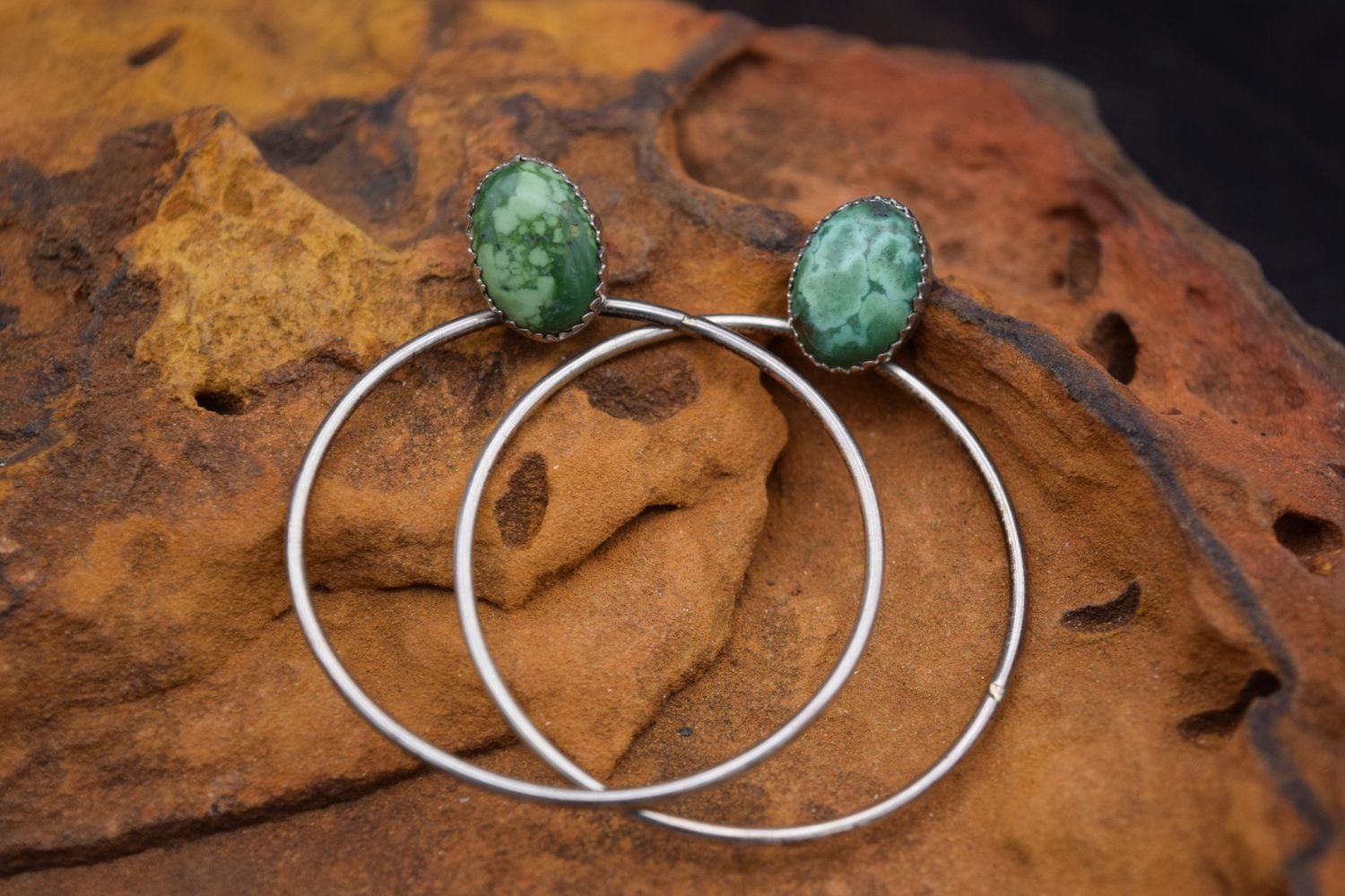 GREEN CHARIOTTE HOOP EARRINGS
