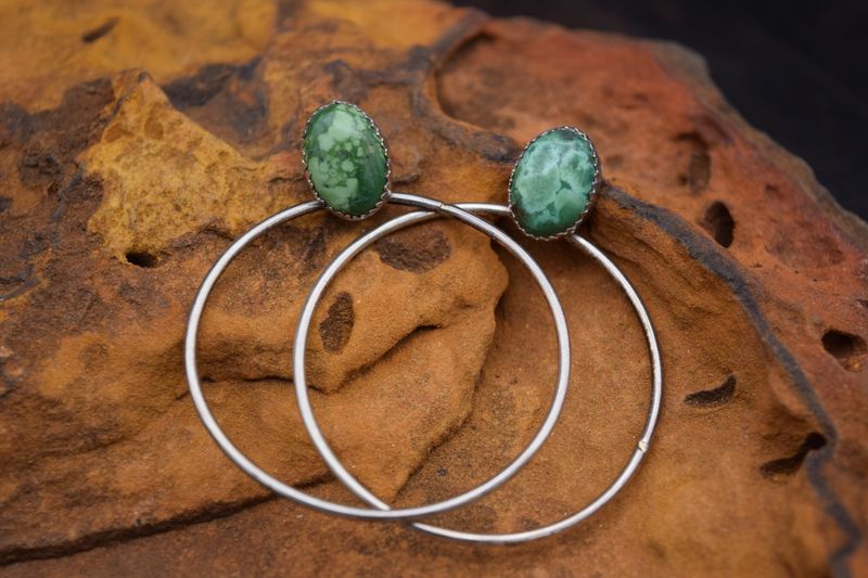 GREEN CHARIOTTE HOOP EARRINGS