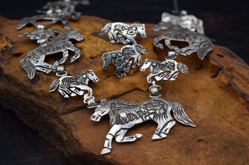 LLOYD BECENTI NAVAJO HORSE NECKLACE/EARRINGS