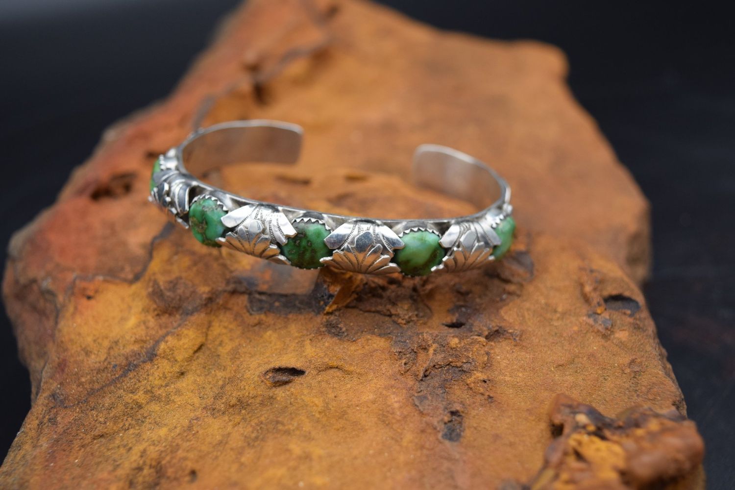 LYOLITO TSATTE CUFF (Size: 6.75)