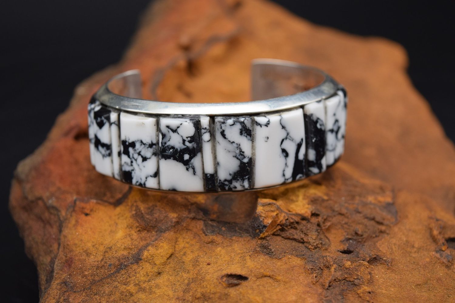 WHITE BUFFALO CUFF (Size: 6.75)