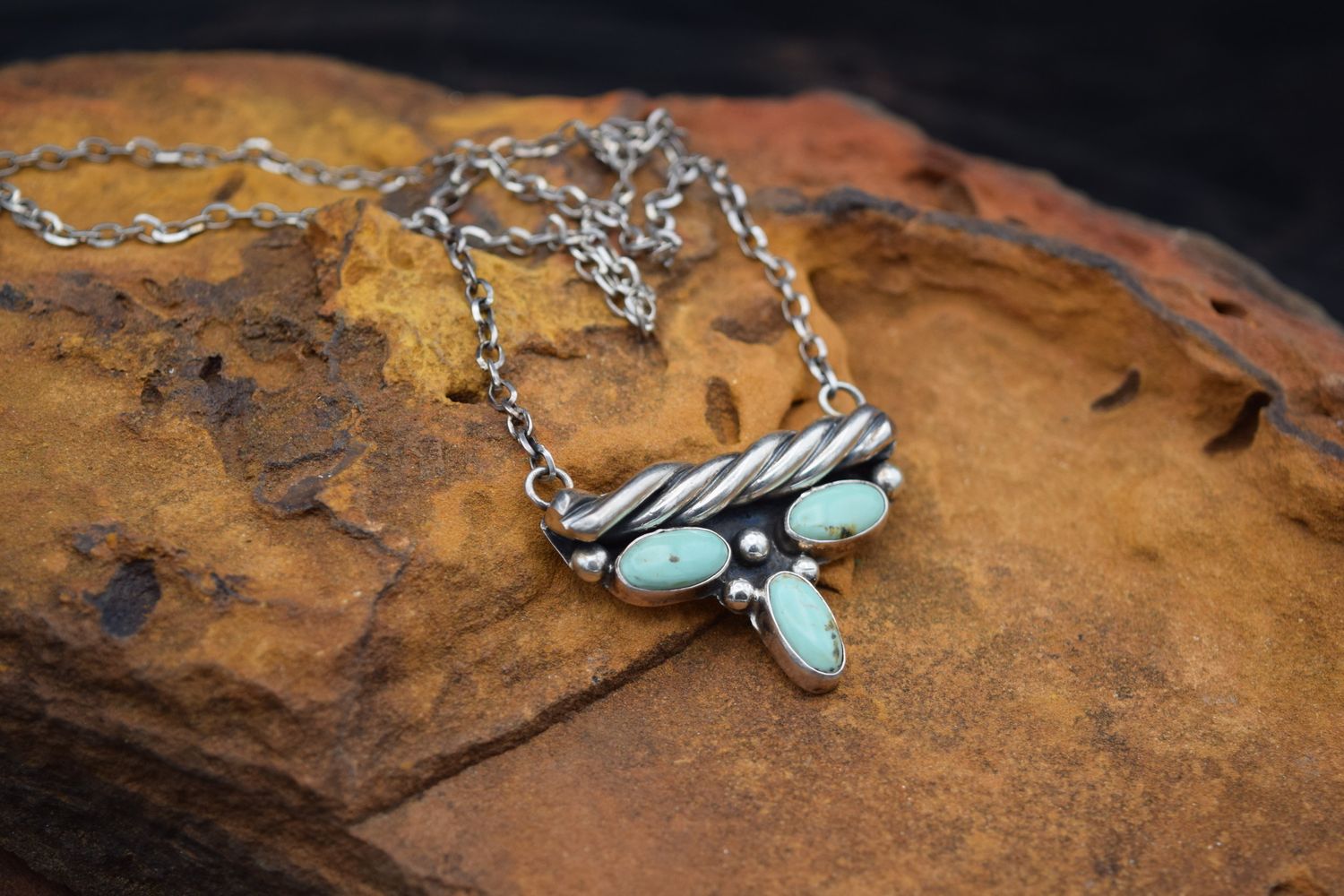 3 STONE BAR NECKLACE