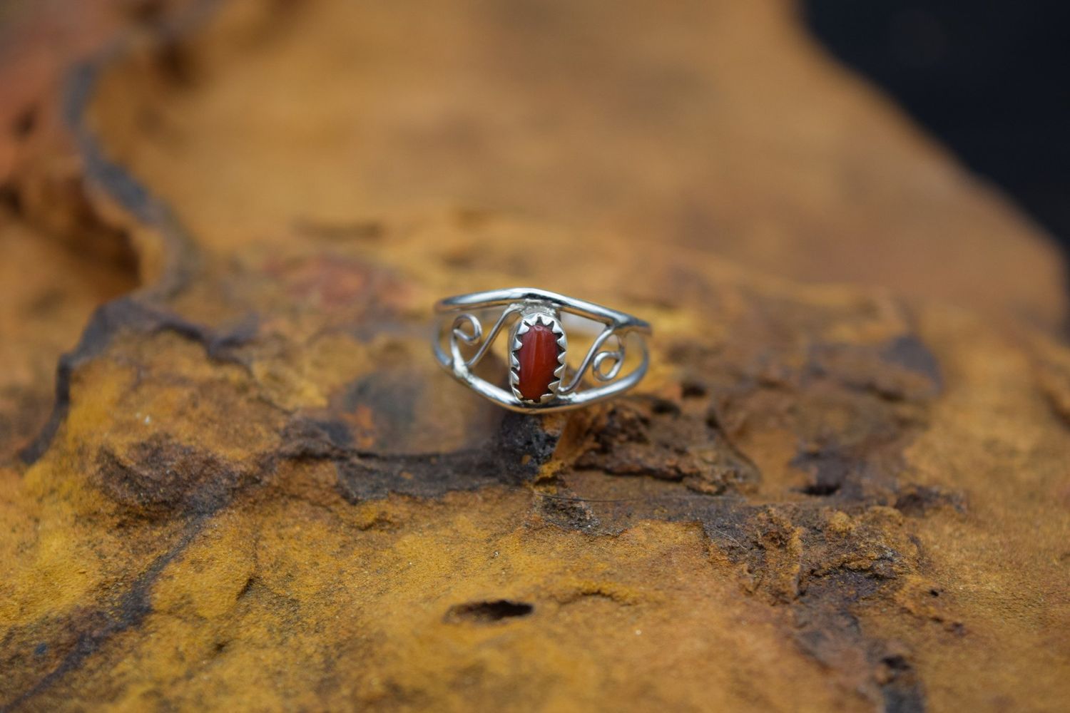 RED CORAL SILVER RING  [Size: 4.75]