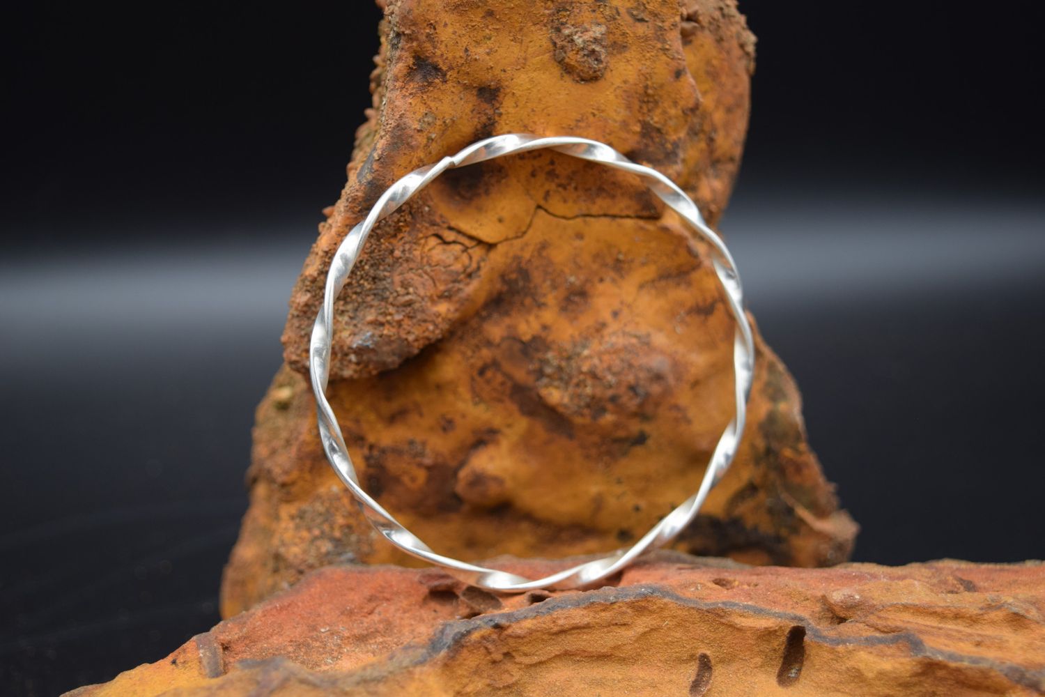 SIVLER TWIST BANGLE BRACELET