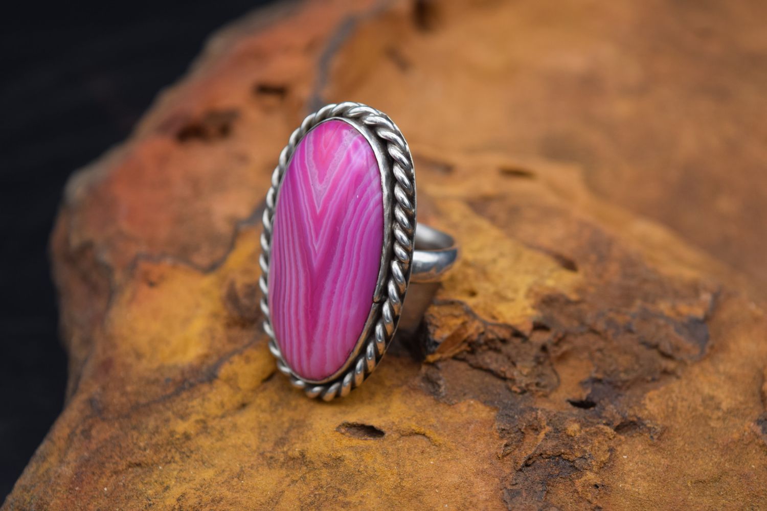 CHARLIE LANHAM PINK OVAL RING [Size: 8]