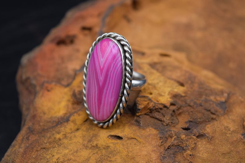 CHARLIE LANHAM PINK OVAL RING [Size: 8]