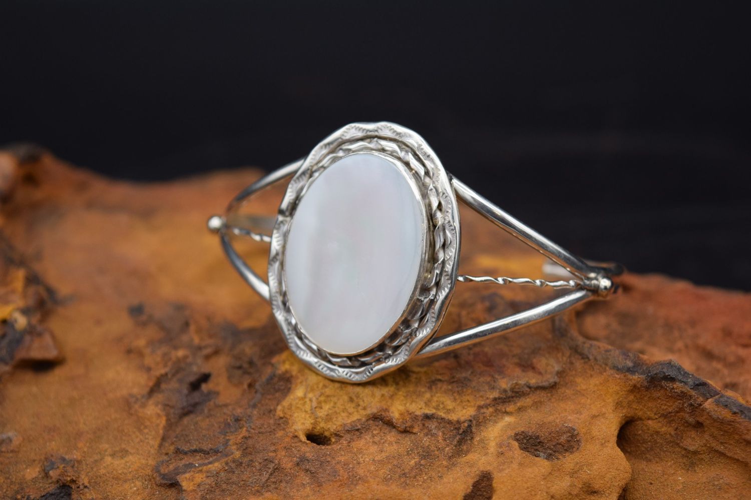 MOTHER OF PEARL CUFF [Size: 6.5]