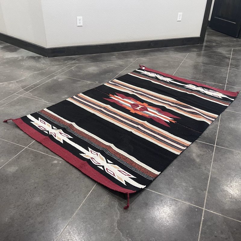 4&#39; x 6&#39; Cantina Rug [Black/Maroon]