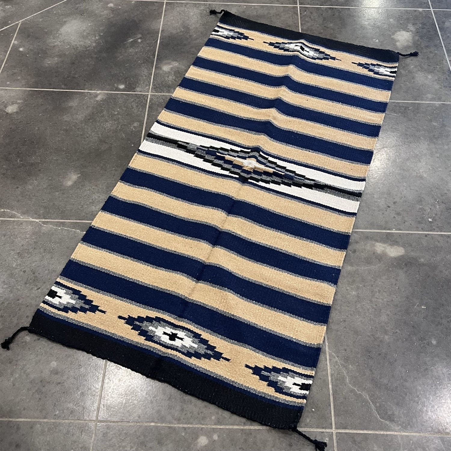 32&quot; X 64&quot; Hawkeye Rug