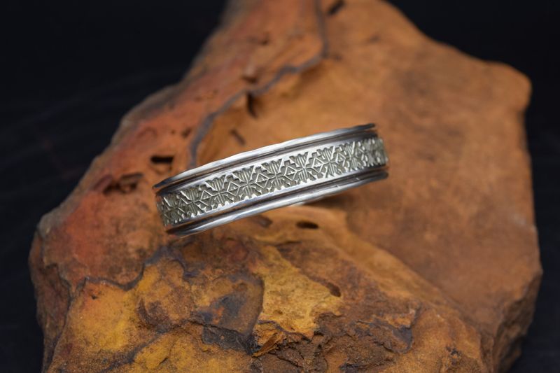 AR LONG SILVER STACKER CUFF [Size: 7]