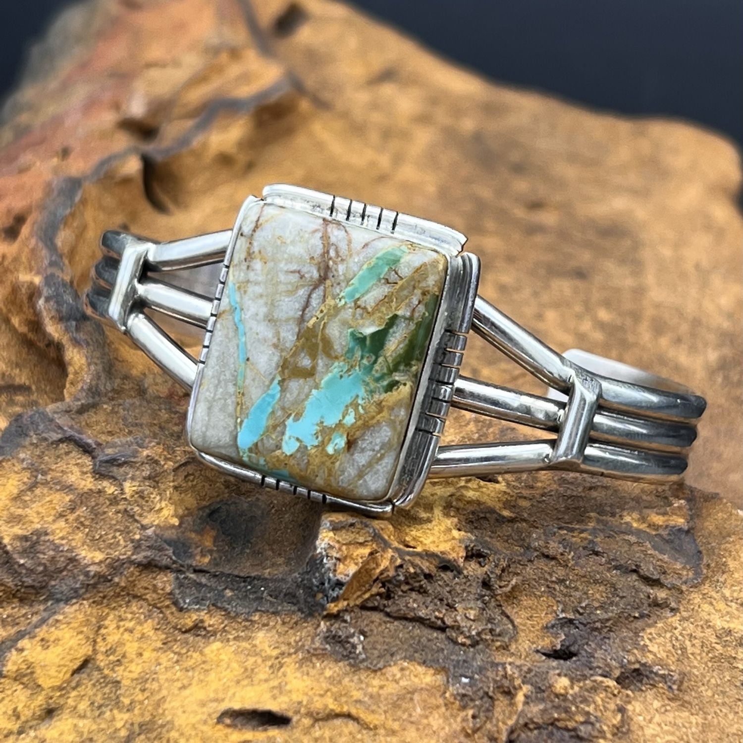 SQUARE RIBBON CUFF [7&quot;]