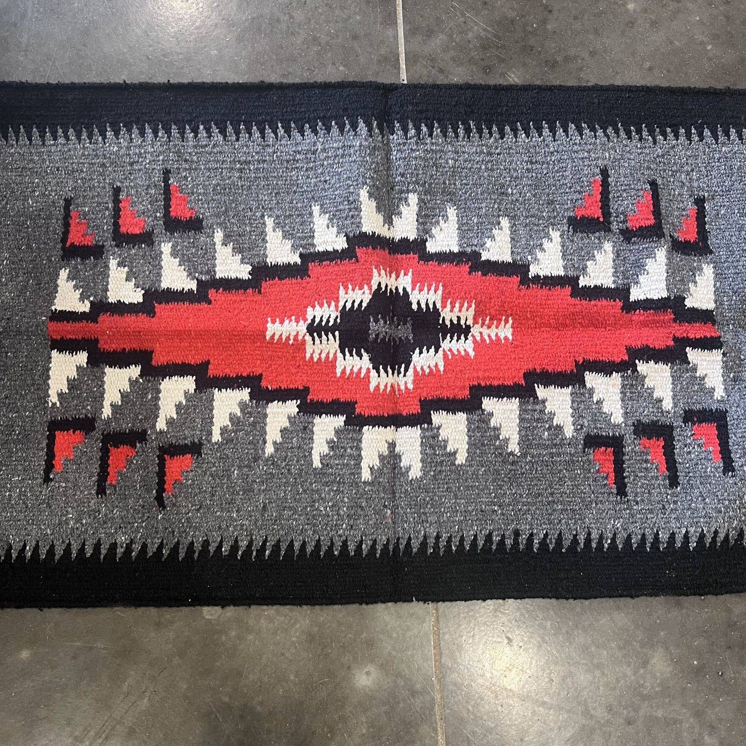20&quot; X 40&quot; Southwest Rug [Black/Gray/Red]
