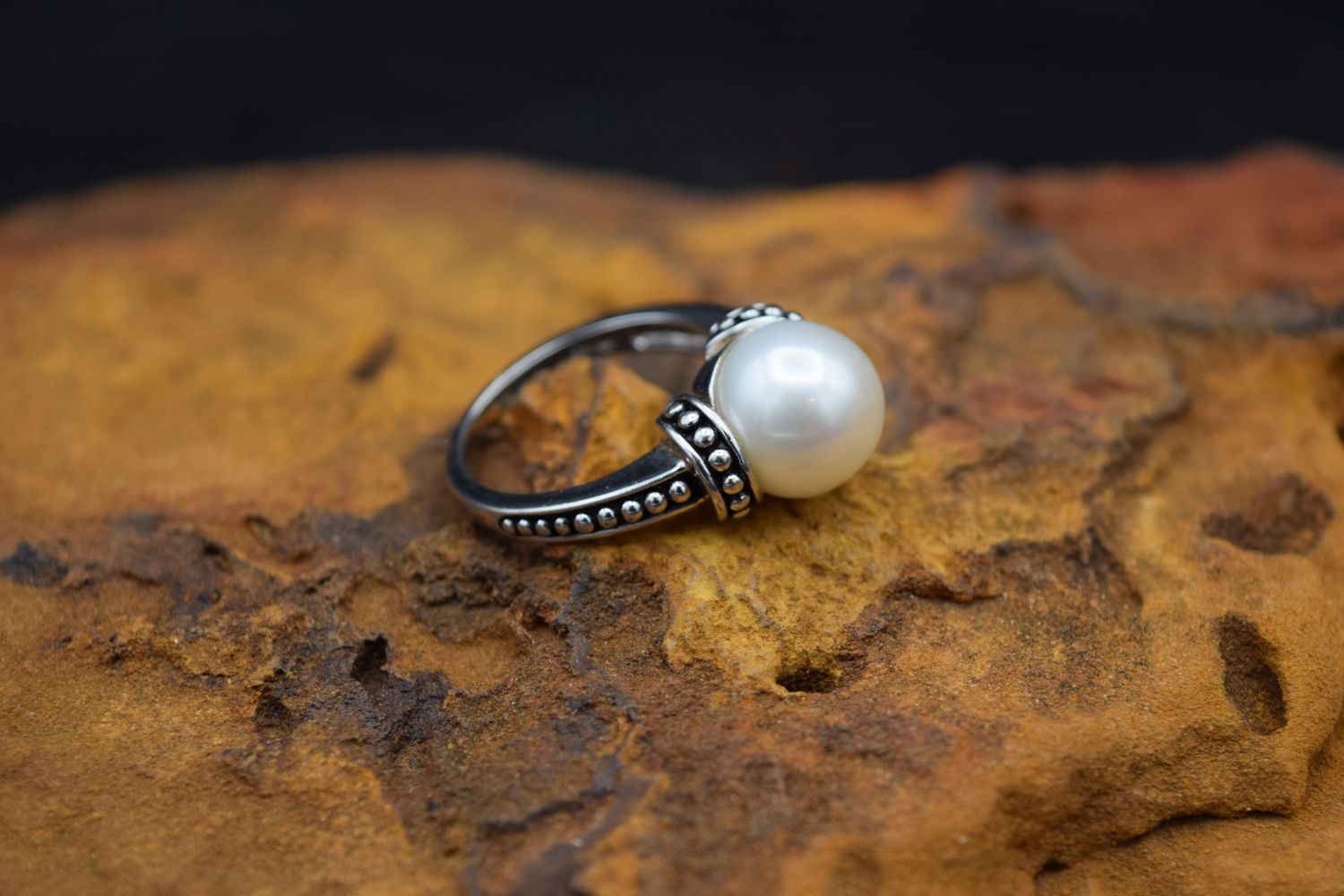 MOTHER OF PEARL RING [Size: 7]