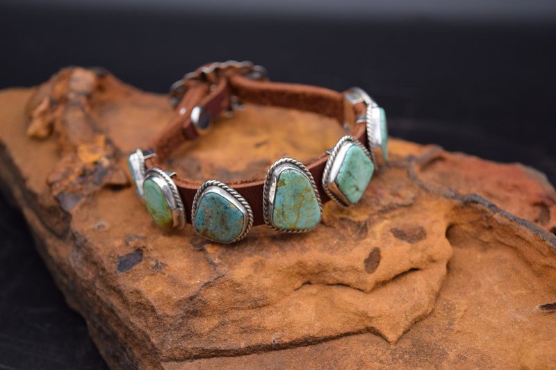 BROWN LEATHER TURQUOISE BRACELET
