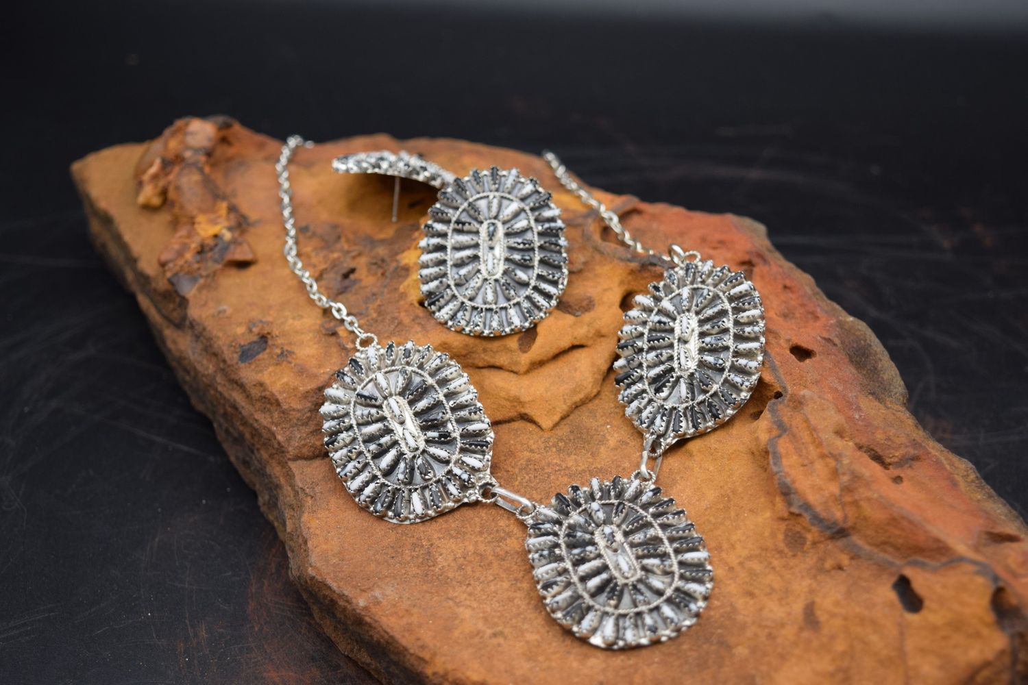 WHITE BUFFALO NECKLACE SET