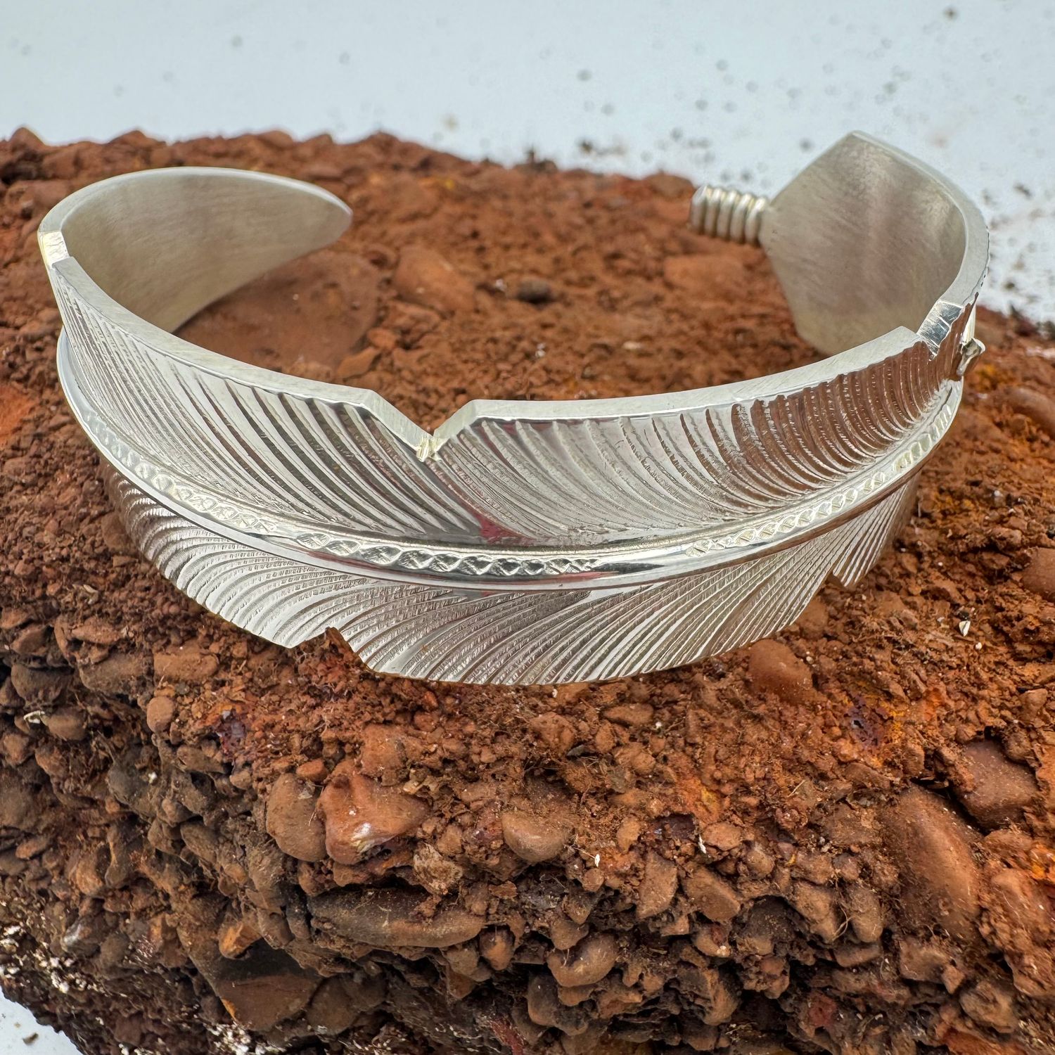 SILVER FEATHER CUFF 6.5