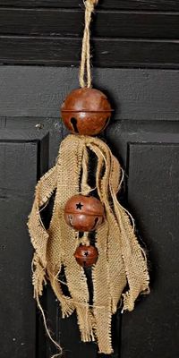 BELL CLUSTER RUSTY WITH BURLAP