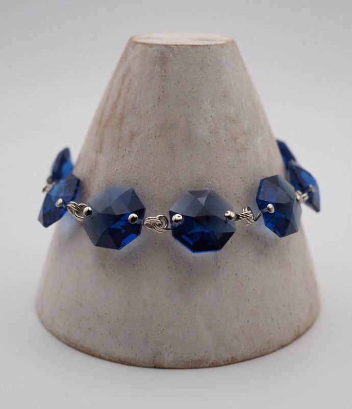 Silbernes Armband mit dark-saphire Swarovski© Oktagonen