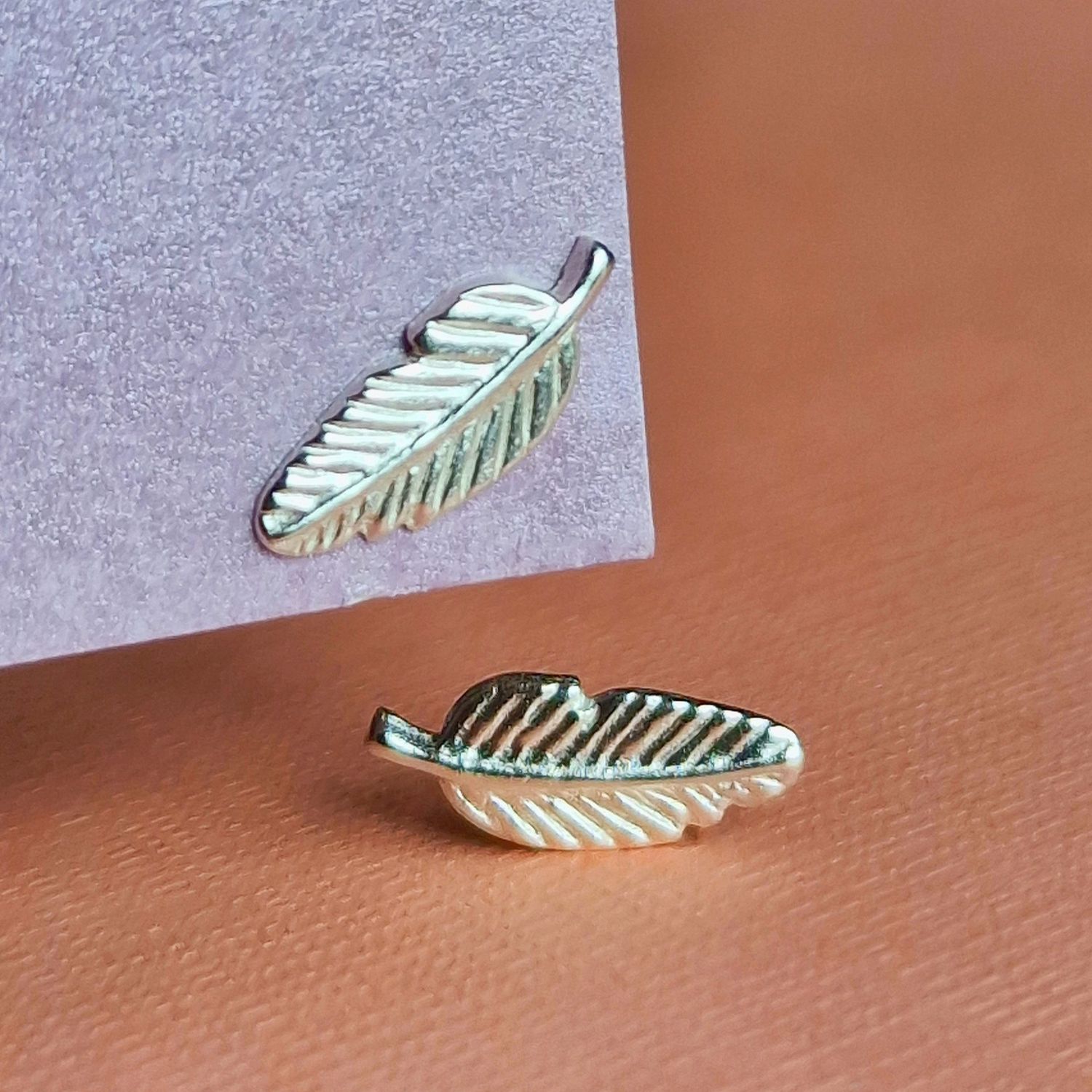 SILVER LEAF STUD EARRINGS / Uganda