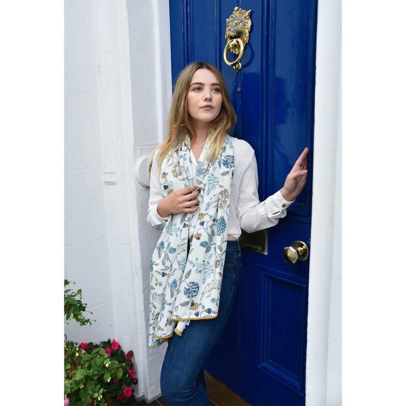 SC22 Floral White/Blue