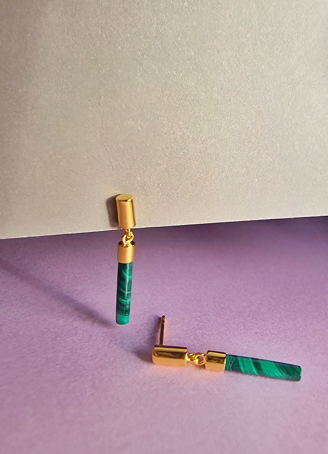 MALACHITE DROP BAR GOLD STUD EARRINGS / Ghana