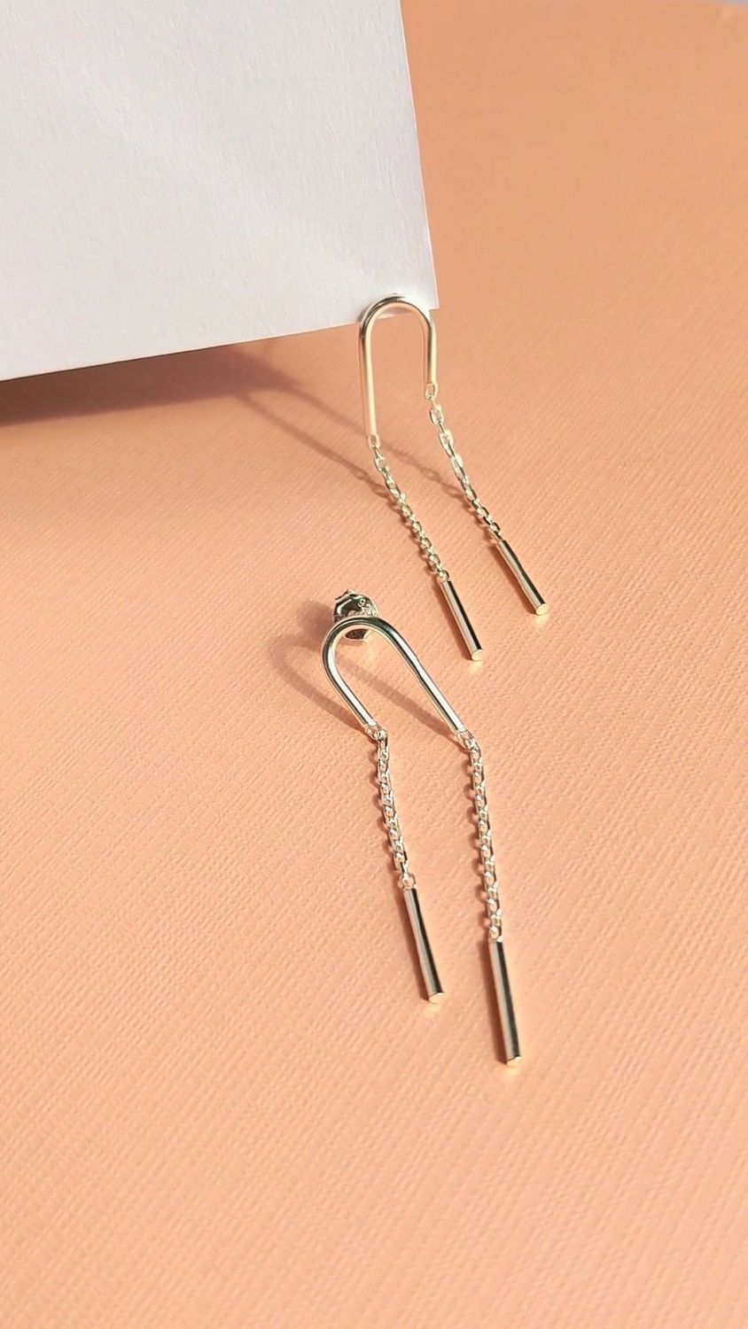 ASYMMETRICAL ARCH STERLING SILVER STUD EARRINGS / Honduras