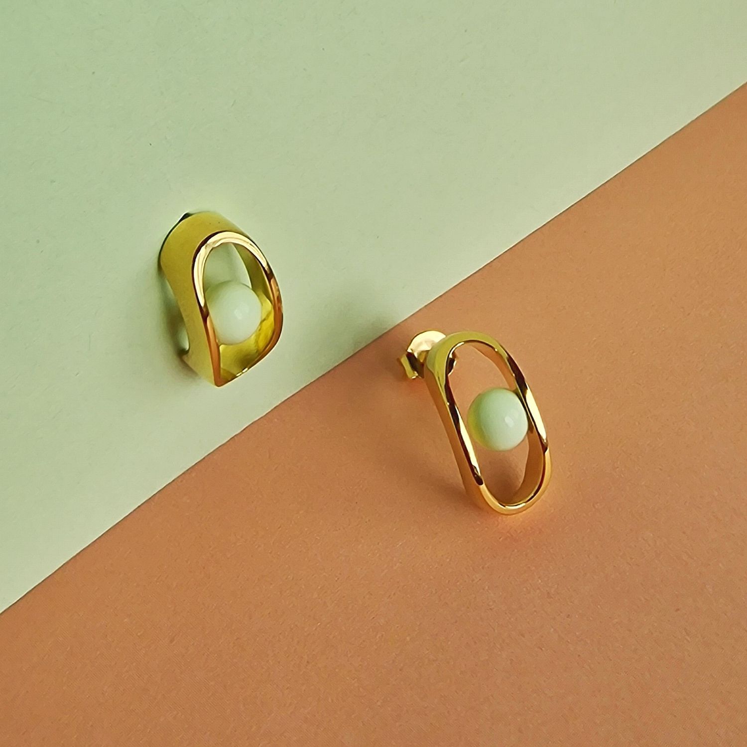 LEMON GREEN CHRYSOPRASE STUDS GOLD / Sri Lanka