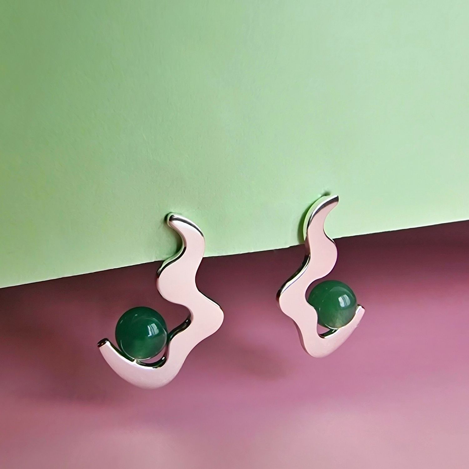 AVENTURINE WAVE DROP STUD EARRINGS SILVER / Argentina