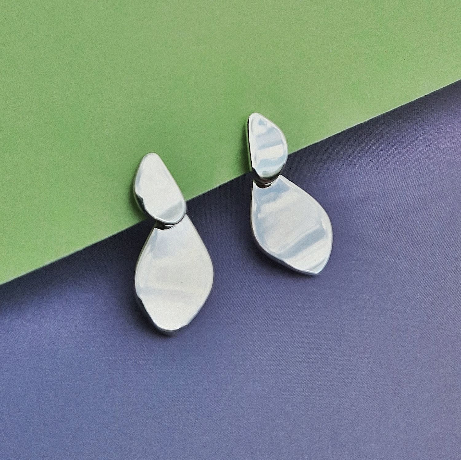 PEBBLE LINK STUDS SILVER/ Cameroon