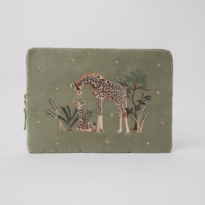 Giraffe Mother &amp; Baby Laptop Case / Olive Velvet 28x38cm