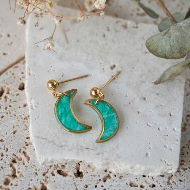 Bezel Stud Moon