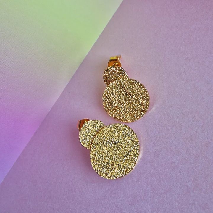 GOLD TEXTURED LINK STUD EARRINGS