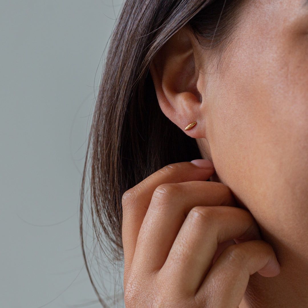RICE GRAIN YELLOW GOLD STUD EARRINGS