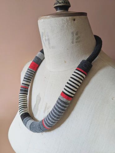 Chunky colour block necklace B/W/R