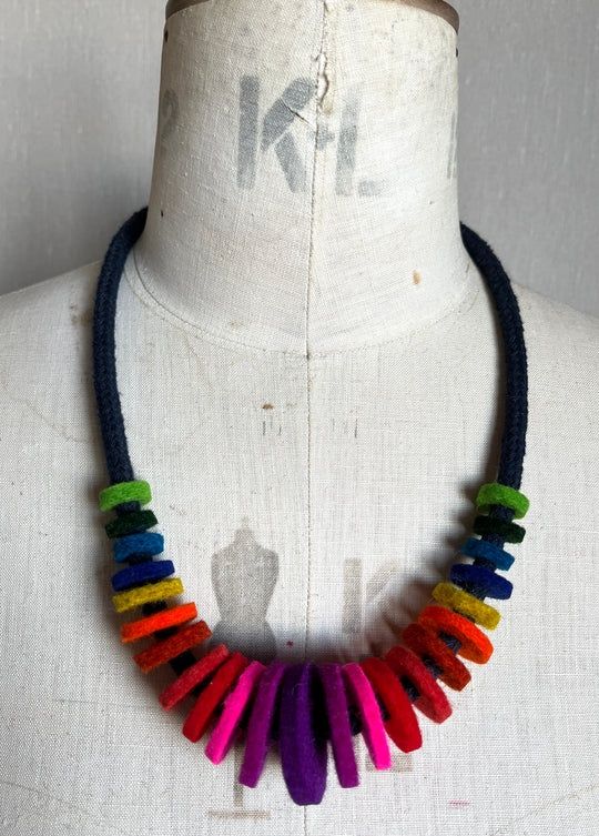 Miley Necklace Rainbow