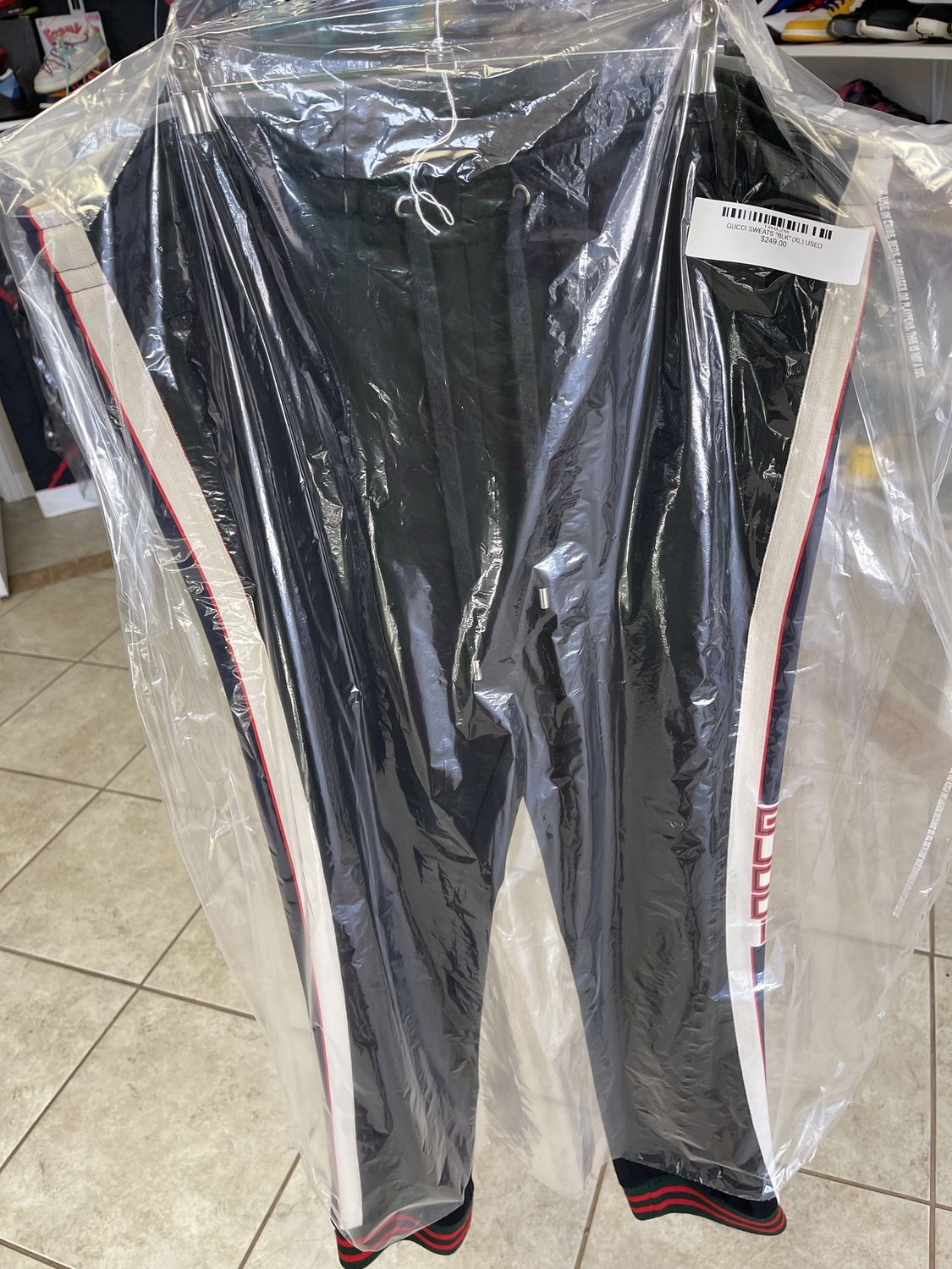 GUCCI SWEATS &quot;BLK&quot;  (XL)  USED