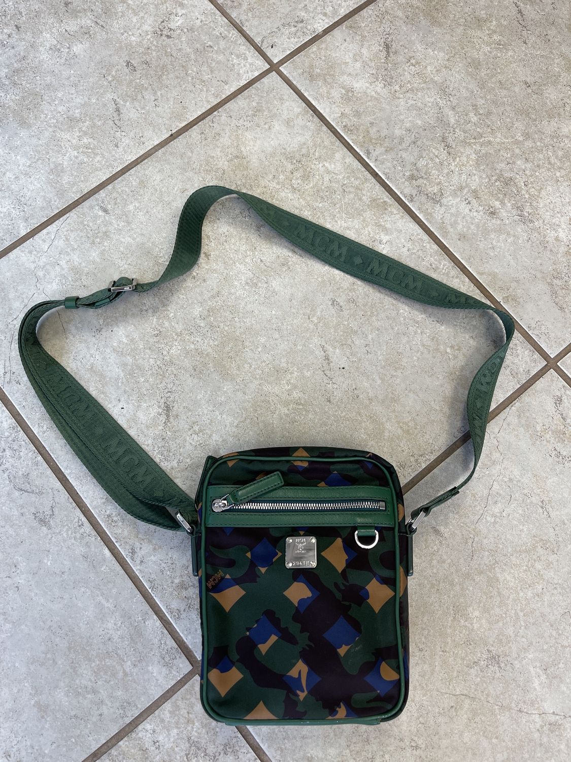 MCM MESSENGER BAG “GRN”  USED