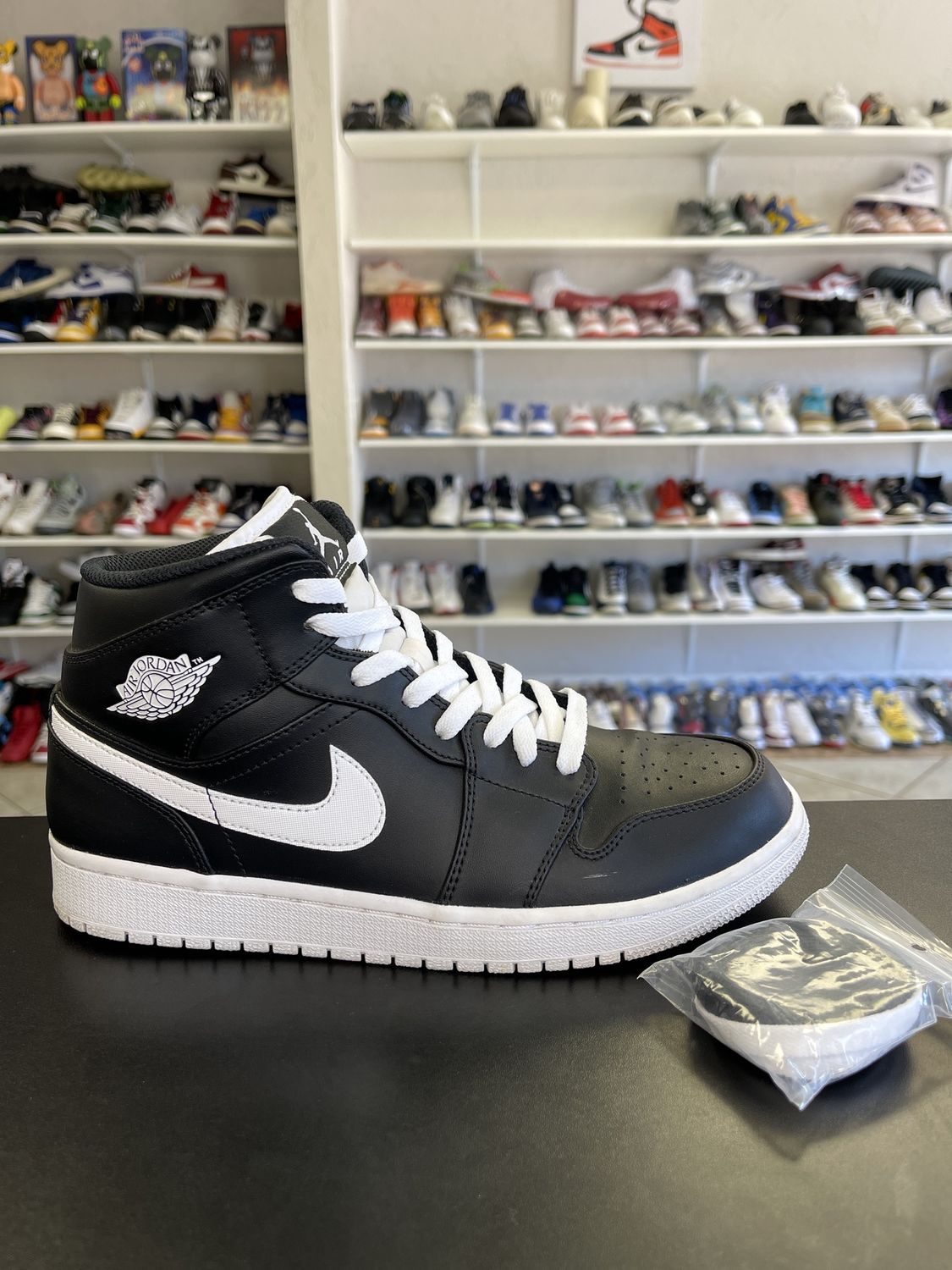 J1 MID “BLK/WHT”  SZ8.5  USED/OG ALL