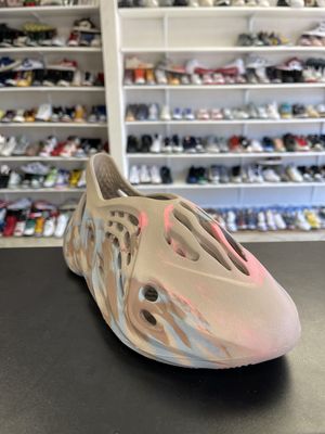 YZY FOAM RUNNER “MIX SAND”  SZ8  USED/NO BOX