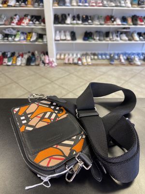 BURBERRY PHONE BAG “ORANGE/BLK”  USED