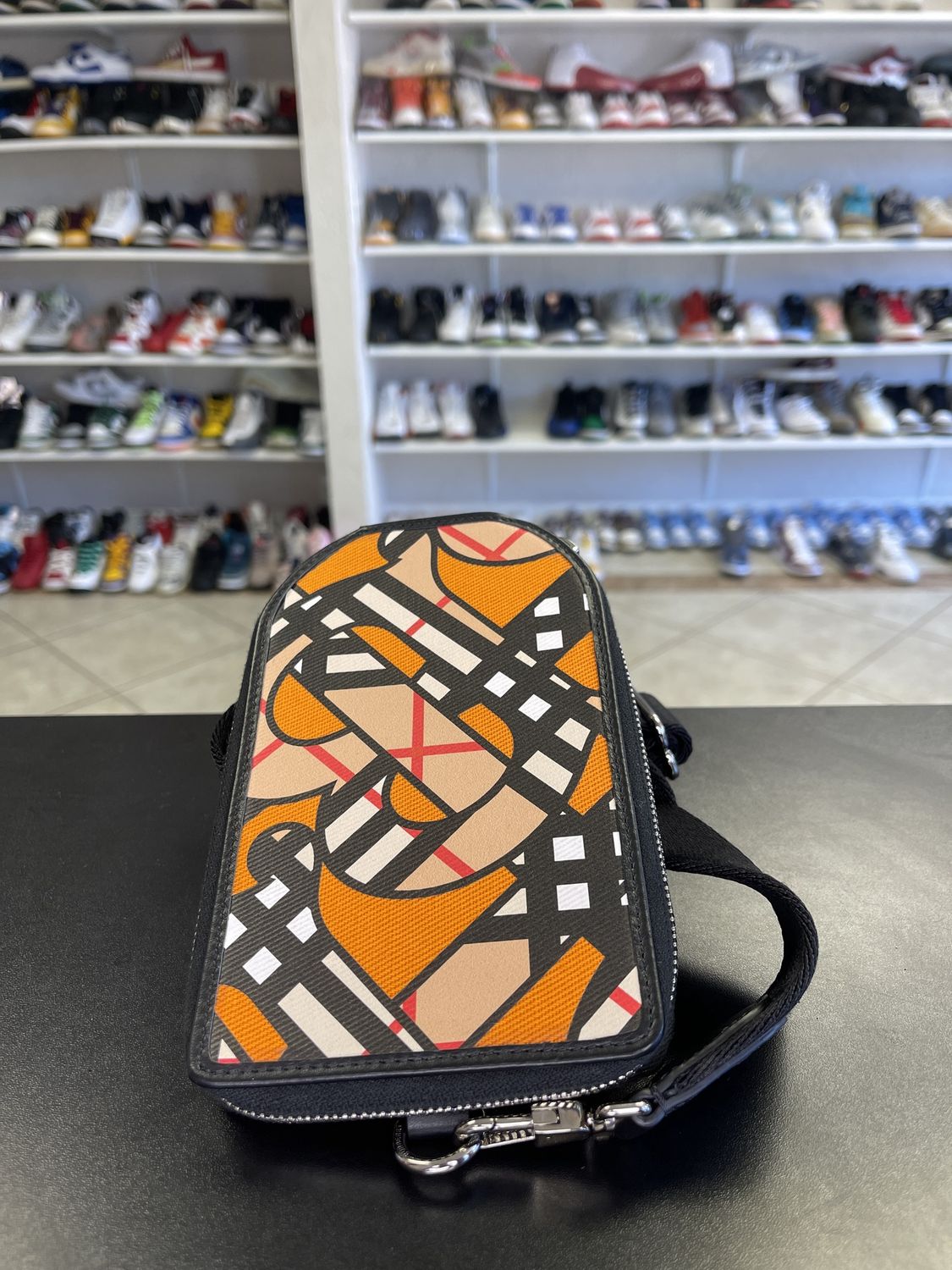 BURBERRY PHONE BAG “ORANGE/BLK”  USED