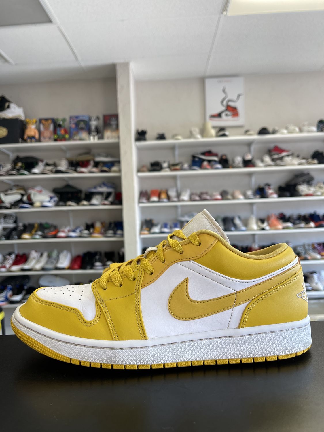 J1 LOW “POLLEN”  (SZ9.5)  USED/OG ALL