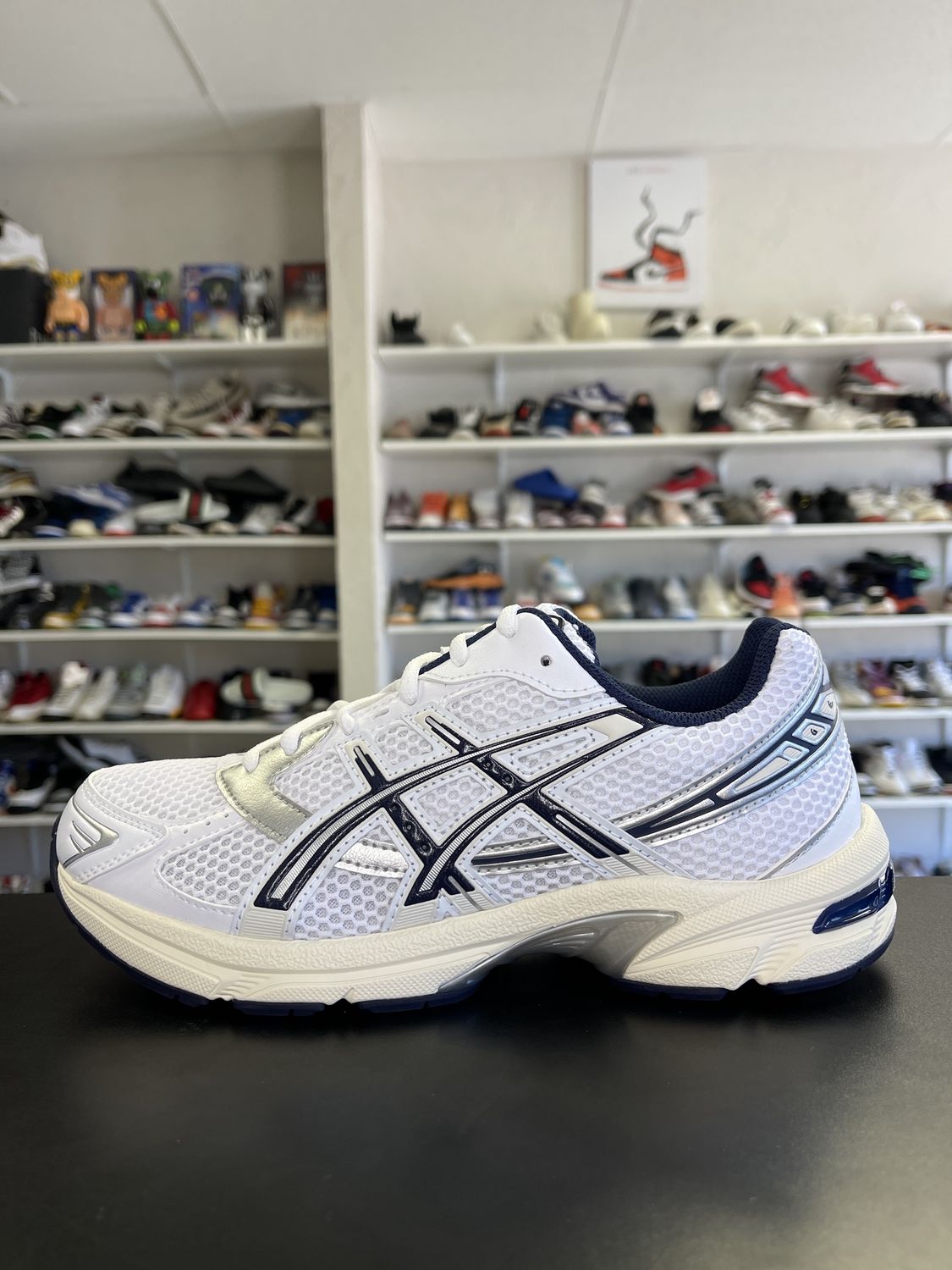 ASICS “WHT MIDNIGHT”  (SZ7)  NEW/OG ALL