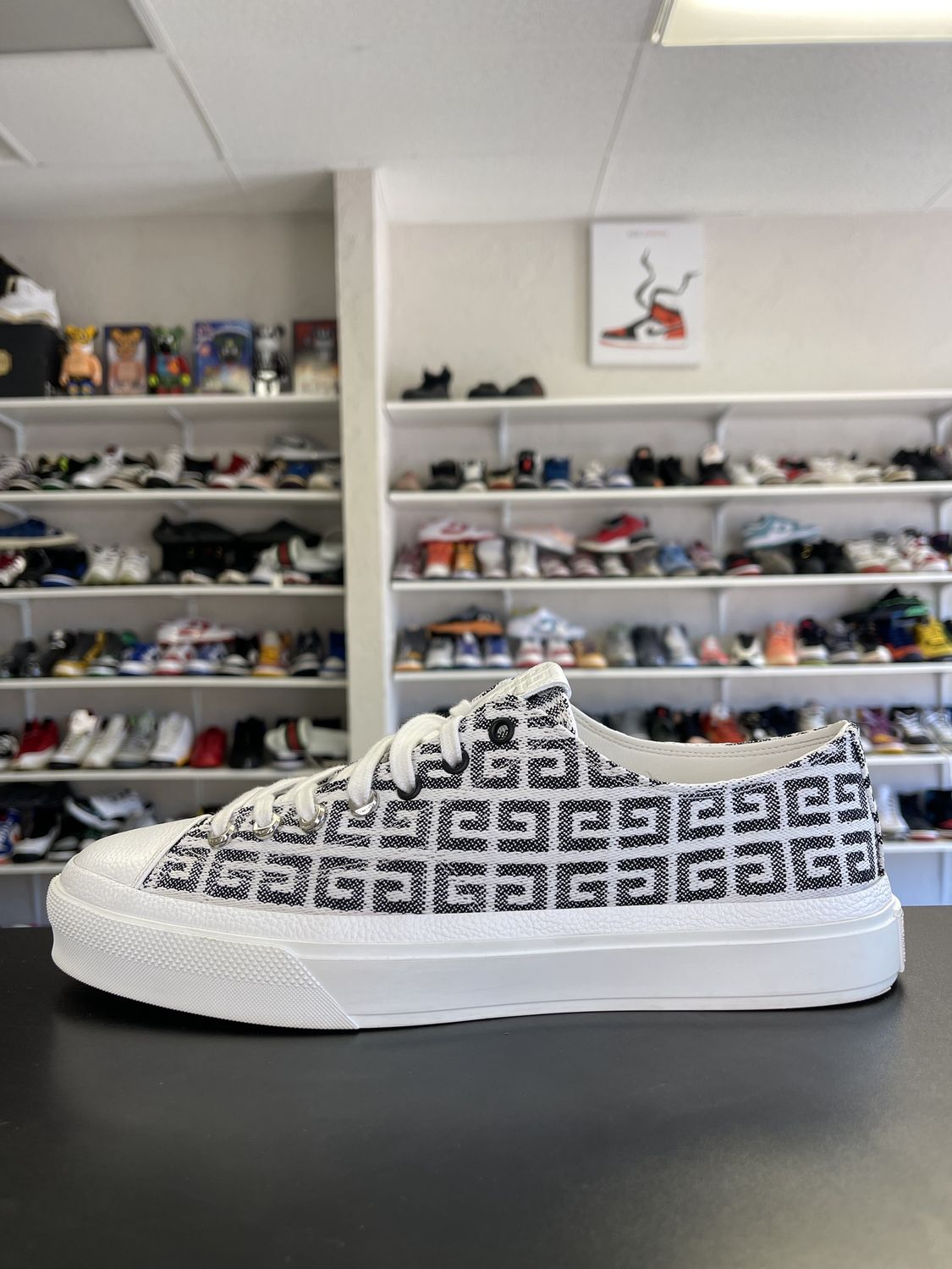 GIVENCHY “WHT/BLK”  (SZ12)  USED/OG ALL