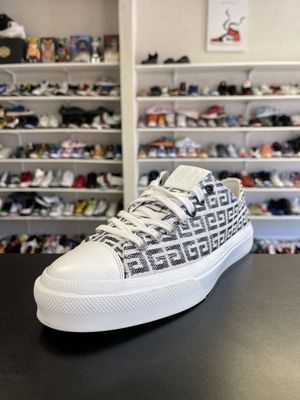 GIVENCHY “WHT/BLK”  (SZ12)  USED/OG ALL