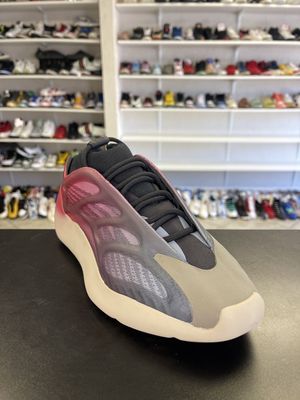 YZY 700 V3 “FADE CARBON”  (SZ9.5)  NEW/OG ALL