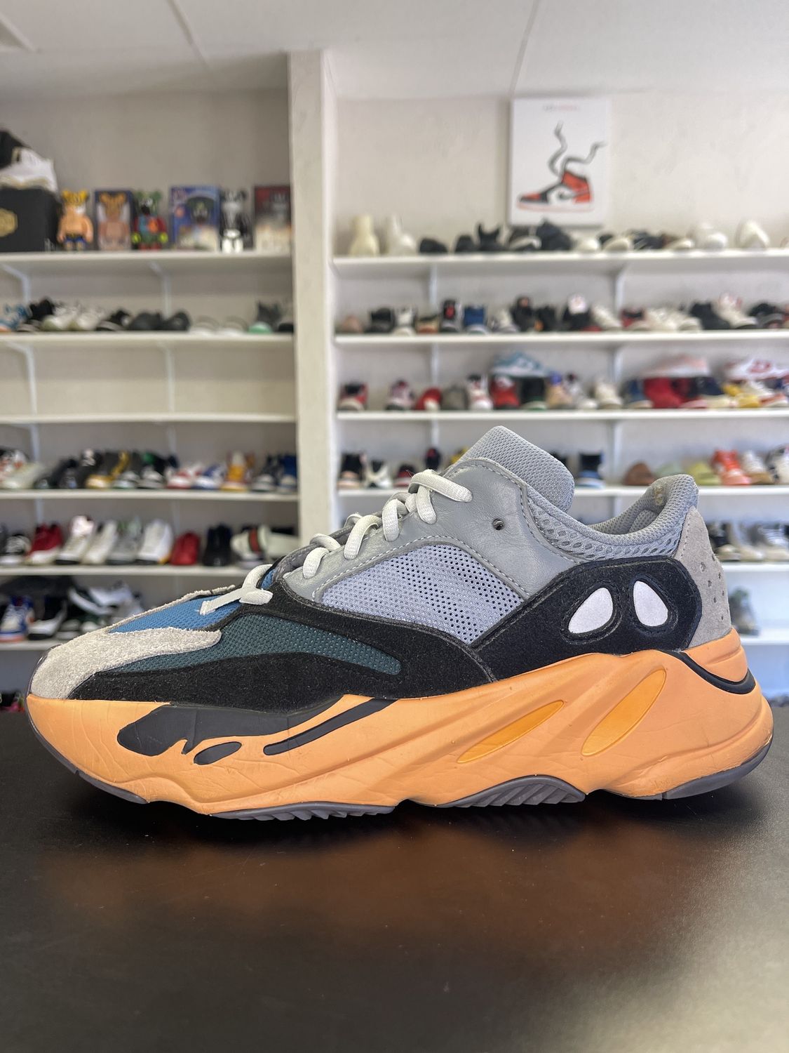 YZY 700 “WASH ORANGE”  (SZ10)  USED/OG BOX